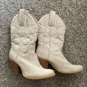 Very Volatile “Denver” White Cowboy Boots